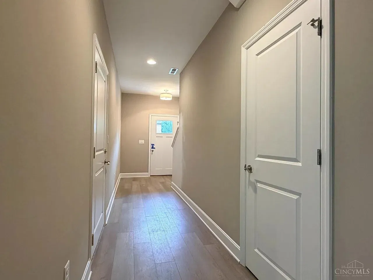 3 bed, 2169 sqft, $2,900 — Photo 3