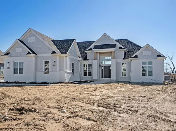 N40W23647 William WAY, Pewaukee, WI 53072