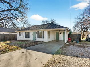 1001 S 4th St, Bonham, TX 75418