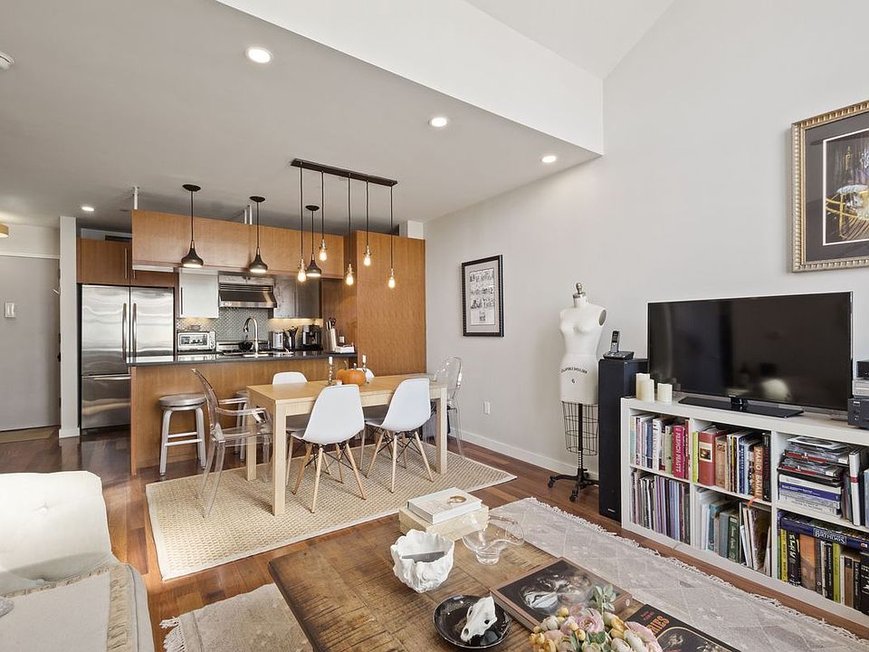 1st image of 2-40 51st Ave #3P