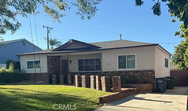 1935 Homeworth Dr — Photo 1