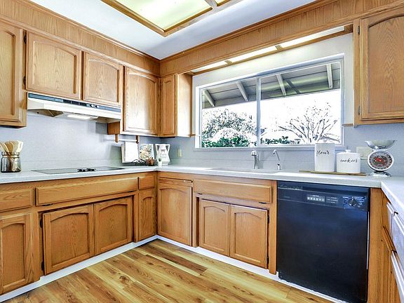5th image of 147 Old Orchard Dr