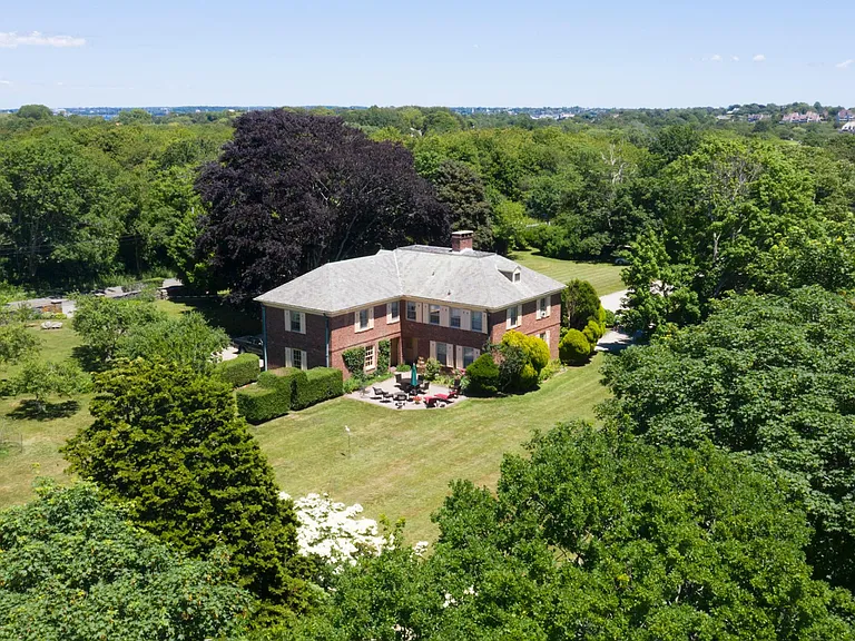 22 Castle Hill Ave — Photo 3