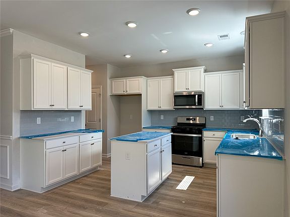 4th image of 2141 Covey Dr