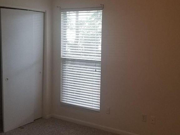 4th image of 822 2nd Ave N #822