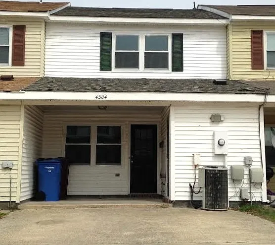 2 bed, 1.5 bath, 1100 sqft, $1,655 — Photo 2