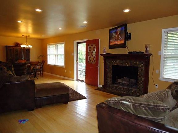 2nd image of 501 Rolling Oaks Dr