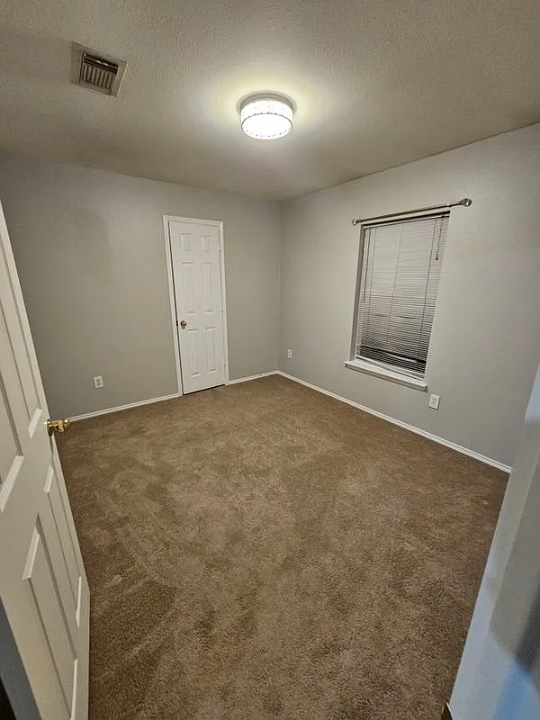 3 bed, 2.0 bath, 1653 sqft, $1,900 — Photo 3