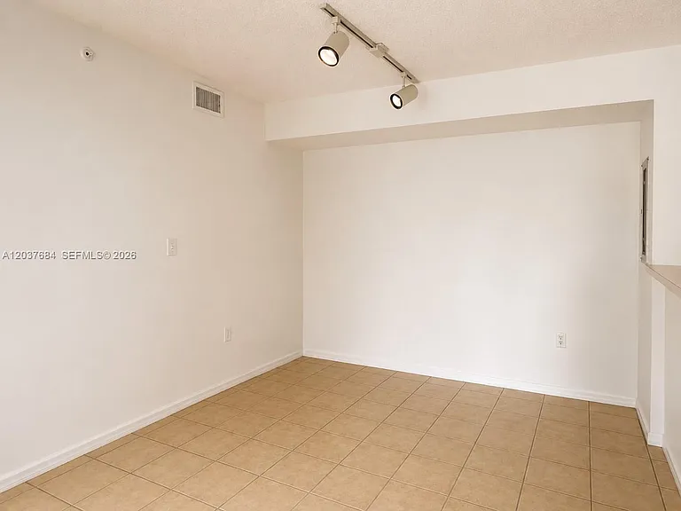 711 SW 111th Way #105 — Photo 4