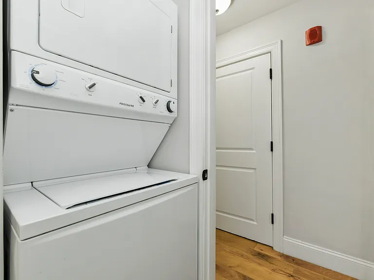 322 Saratoga St #2 — Photo 9