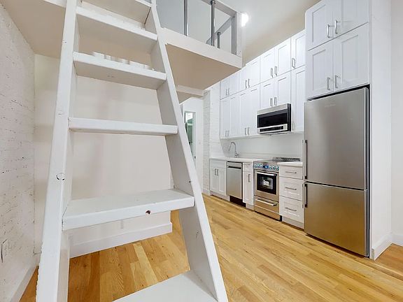 3rd image of 158 W 84th St APT 1A