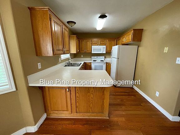 3rd image of 3240 Carolyn Ln