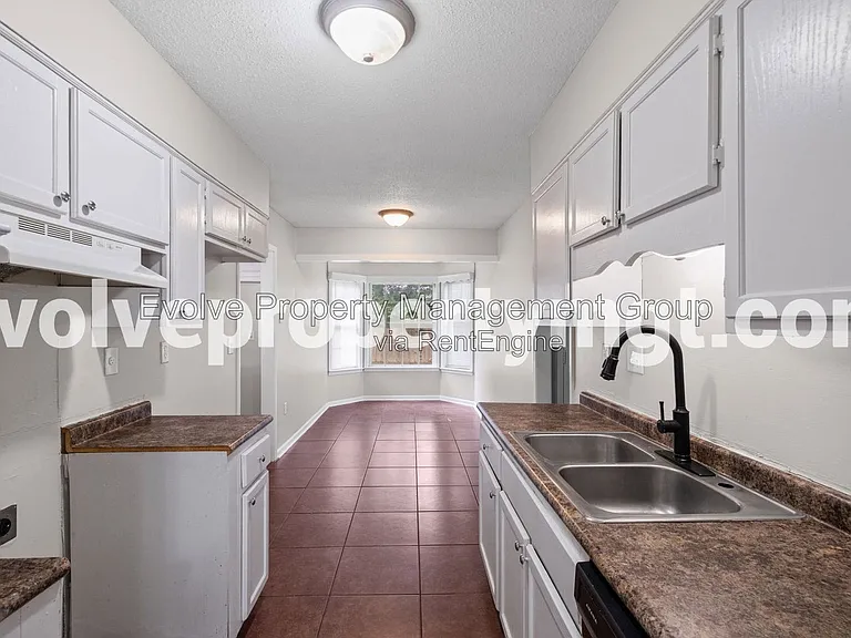 5331 Pipers Gap Dr — Photo 8