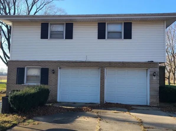 7432 E Baseline Rd, Saint Anne, IL 60964