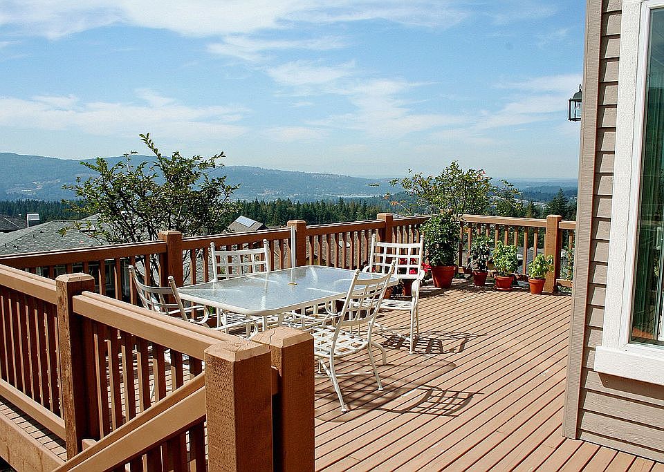 Beautiful deck with mountain views