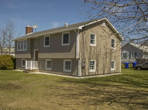 121 Derry St, Hudson, NH 03051