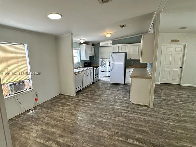 11832 Leeward Pl #H — Photo 10