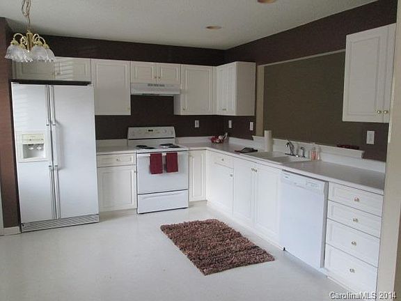 3rd image of 1400 Ravenwood Ct #1400