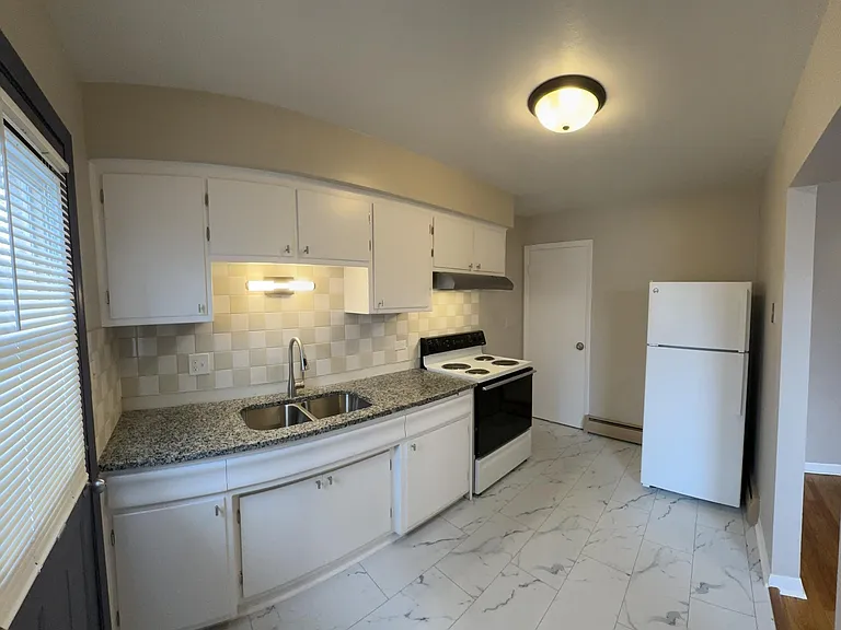 421 Burlington Ave #2 — Photo 19