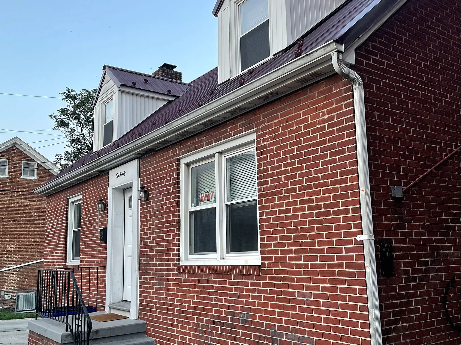 4 bed, 2300 sqft, $2,300 — Photo 4