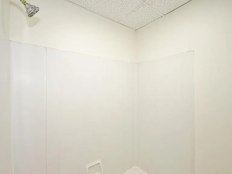 2040 Brownsville Rd #A — Photo 11