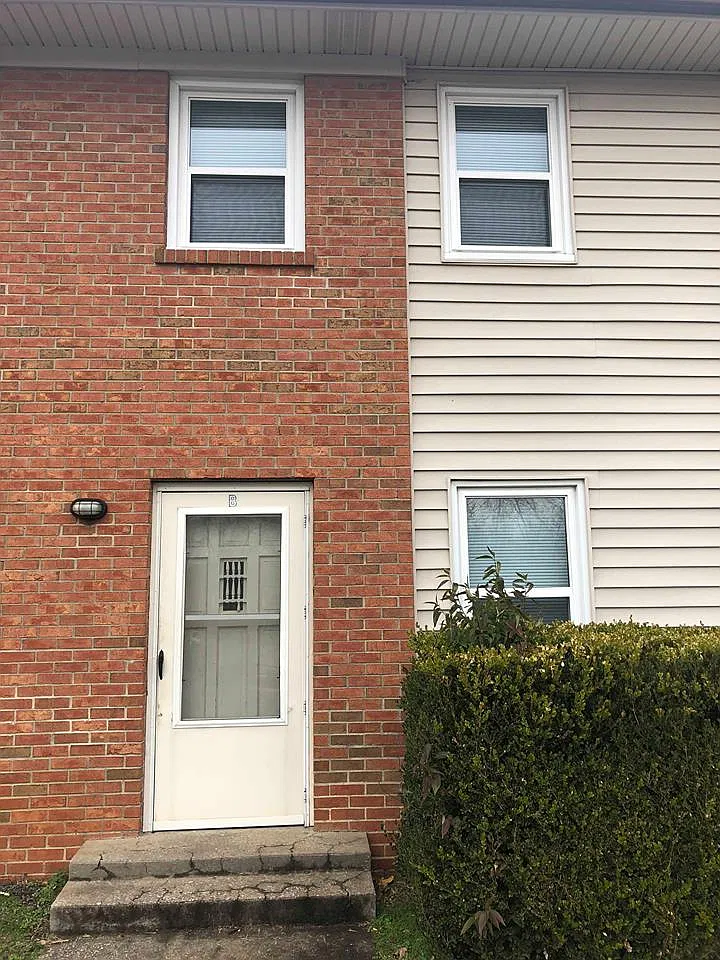 1726 Oshea St - Unit B — Photo 1