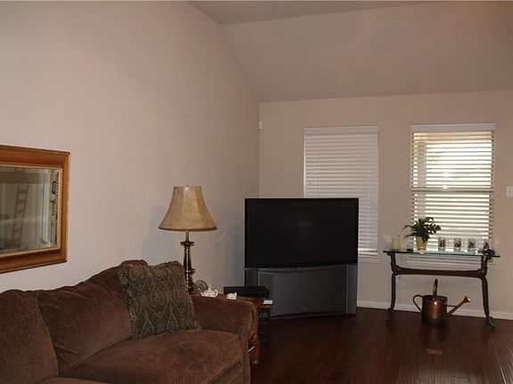 3rd image of 109 Lakecrest Dr
