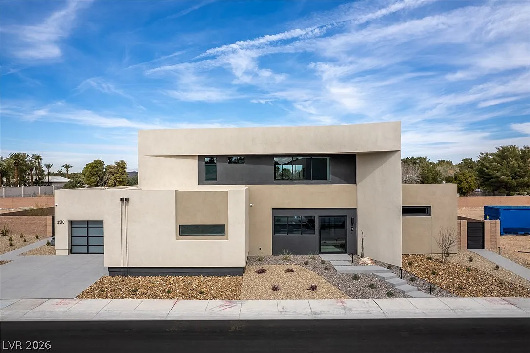 6 bed, 7.5 bath, 7012 sqft, $17,000 — Photo 2