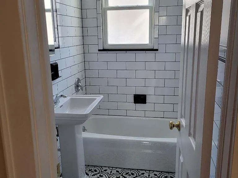 1019 Pine Ave #1B — Photo 3