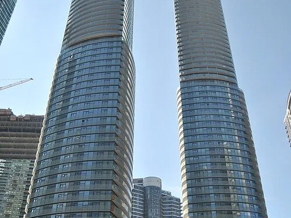 12 York St #703, Toronto, ON M5J 0E4
