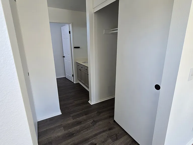 901 Acorn Ln — Photo 15