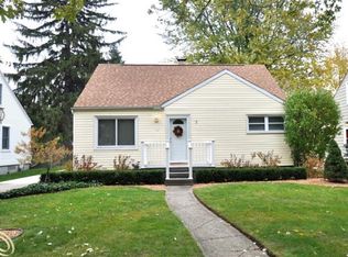 73 S Avery Rd, Waterford, MI 48328