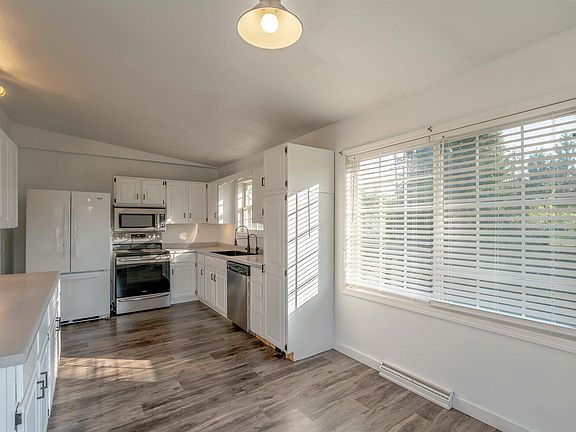 2nd image of 22630 Tuttles Ln