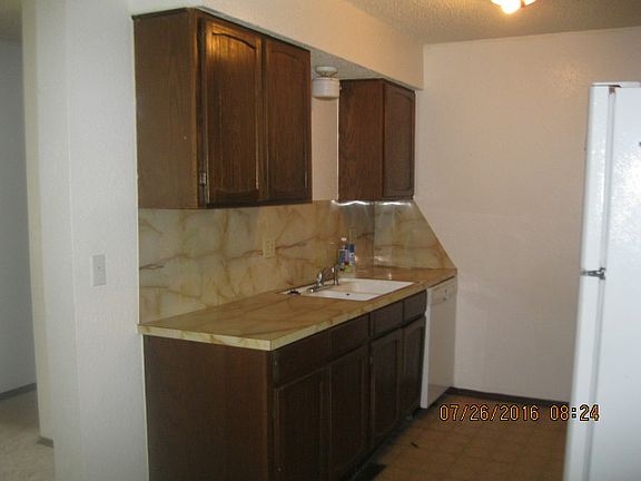 5th image of 702 Meadowlake Dr
