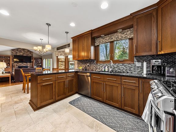Travertine tiles, 42" cabinets and granite counter tops