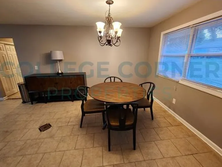 639 S Poplar St #C — Photo 38