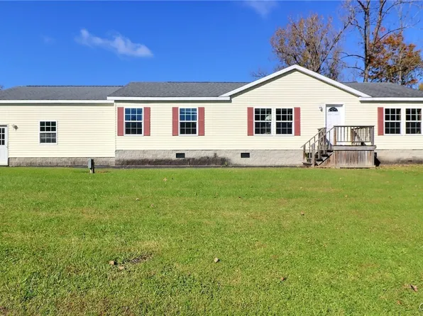 134 Royal Meadows Dr, Clinton, NY 13323