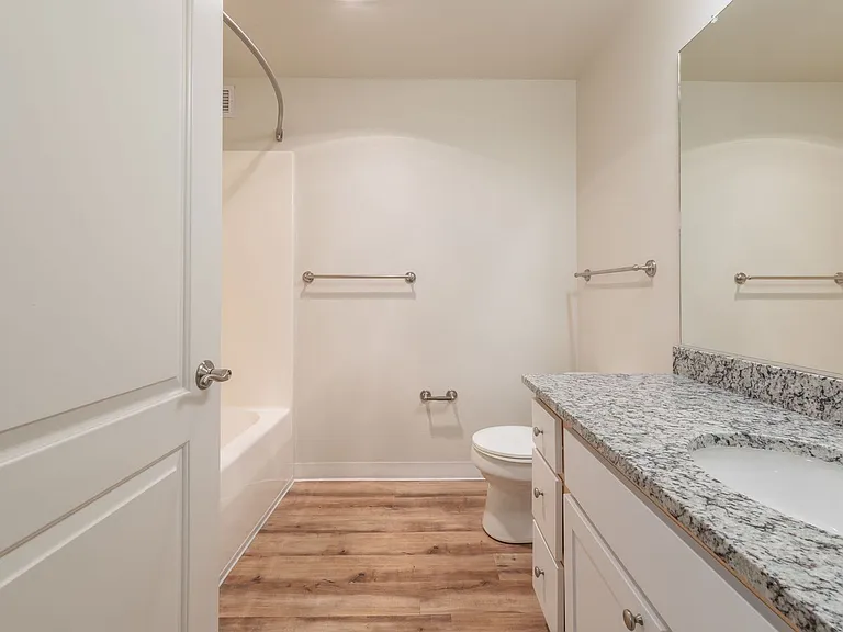 303 NE 16th Ave — Photo 3