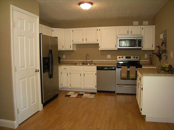 3rd image of 3788 Bradford Dr