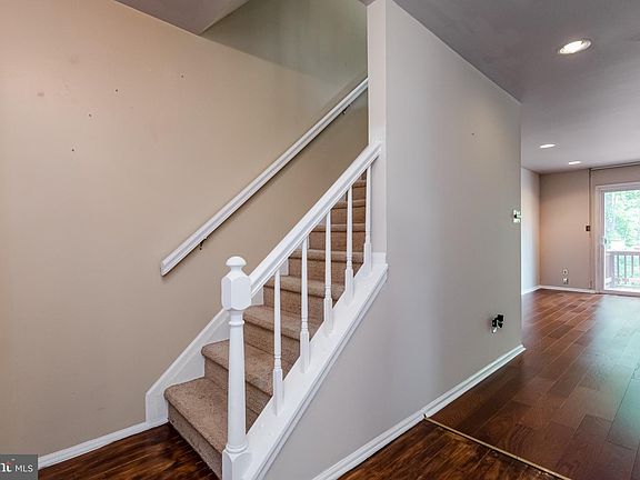 3rd image of 52 Jones Valley Cir