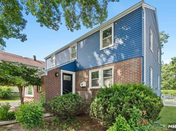 7 E Walnut St, Teaneck, NJ 07666