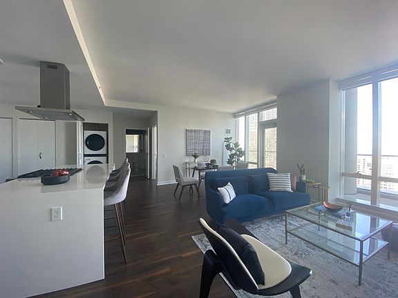 3rd image of 201 N Clark St Unit 1