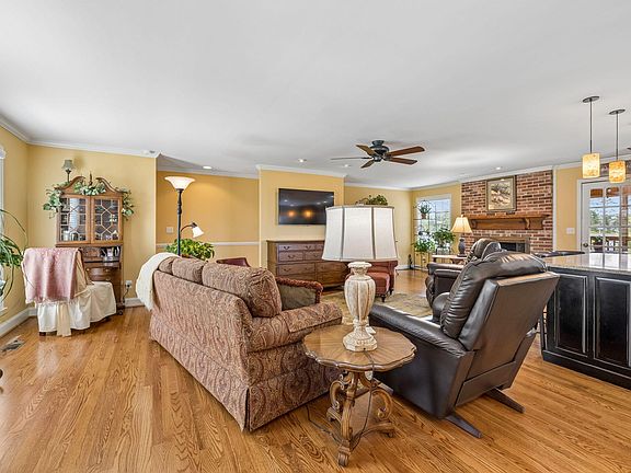 4th image of 2804 Saint Lawrence Rd