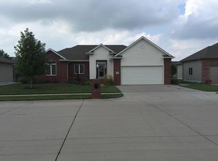 3130 Cherrywood Dr, Fremont, NE 68025