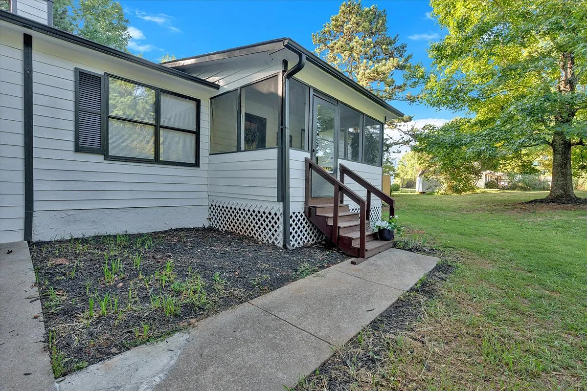 4 bed, 1536 sqft, $2,200 — Photo 4