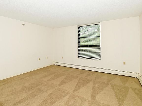 3rd image of 6615 Lake Shore Dr #215