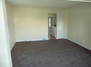 206 8th Ave SE, Jamestown, ND 58401