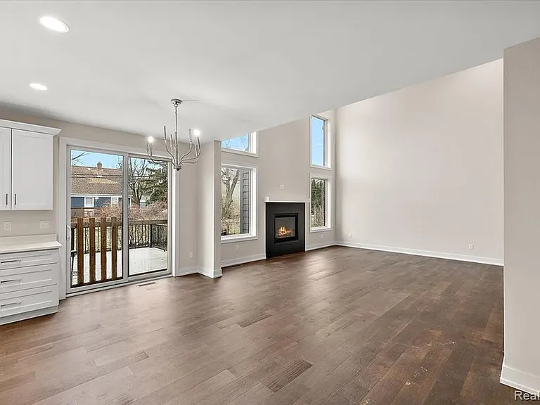 2921 Walsh Dr — Photo 15