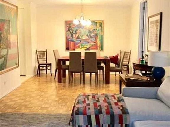3rd image of 161 W 61st St APT 10G