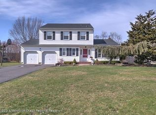 38 Ivanhoe Dr, Manalapan, NJ
